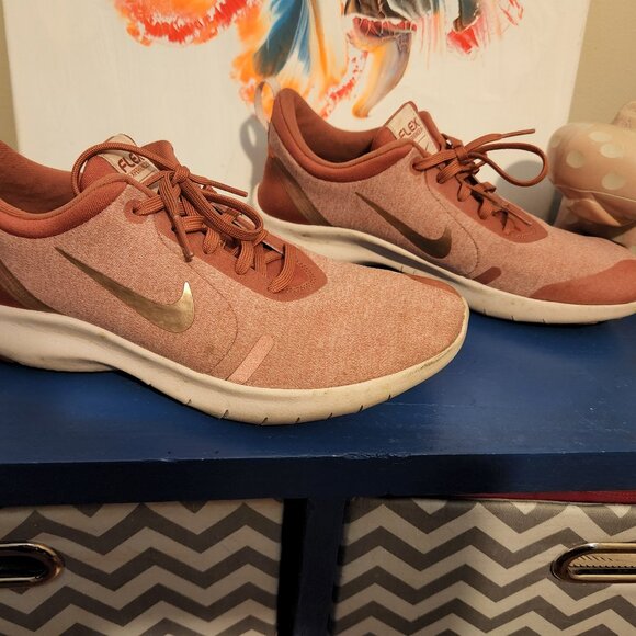 Women's NIKE Flex Experience blush colored running shoes size 8 Lace up - Picture 1 of 7